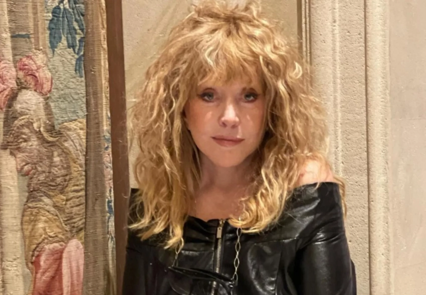 Алла Пугачёва выпустила две новые песни — о войне