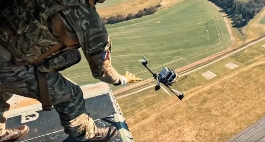 «Сможет развернуть рой FPV-дронов»: Британия применяет вертолёт Chinook «Hornets Nest» - «Гнездо шершней»