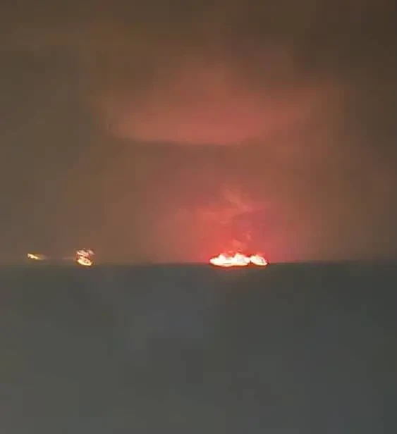 Ближневосточные СМИ пишут о том, что в районе Ормузского пролива якобы горят три танкера