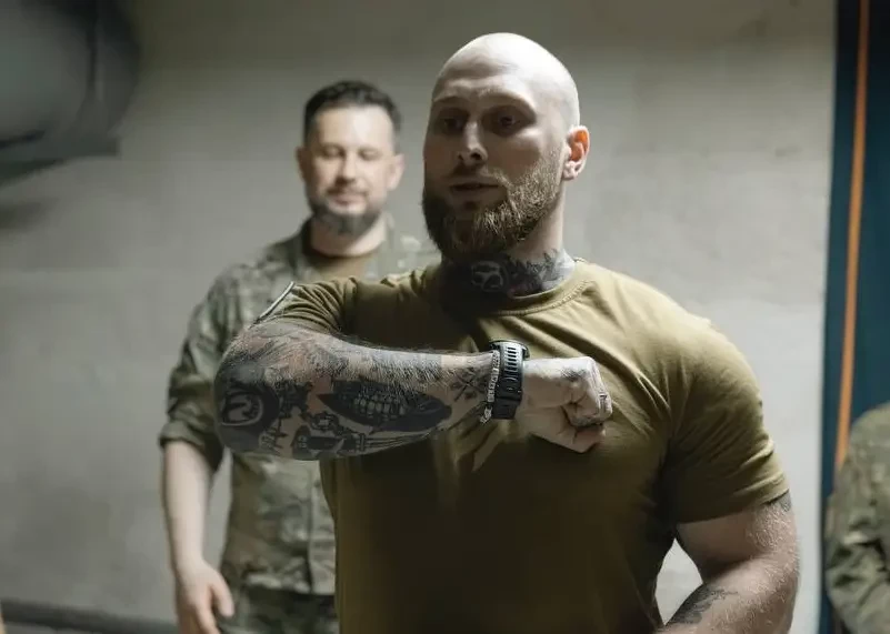 «Пророссийские силы», избившие палками майора «Азова», оказались представителями его же формирования