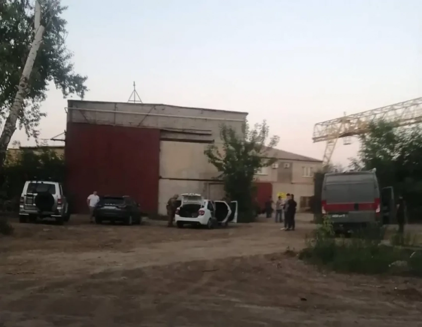 Российские силовики провели обыски на складе в Челябинске, где, возможно, собирали дроны, атаковавшие аэродромы