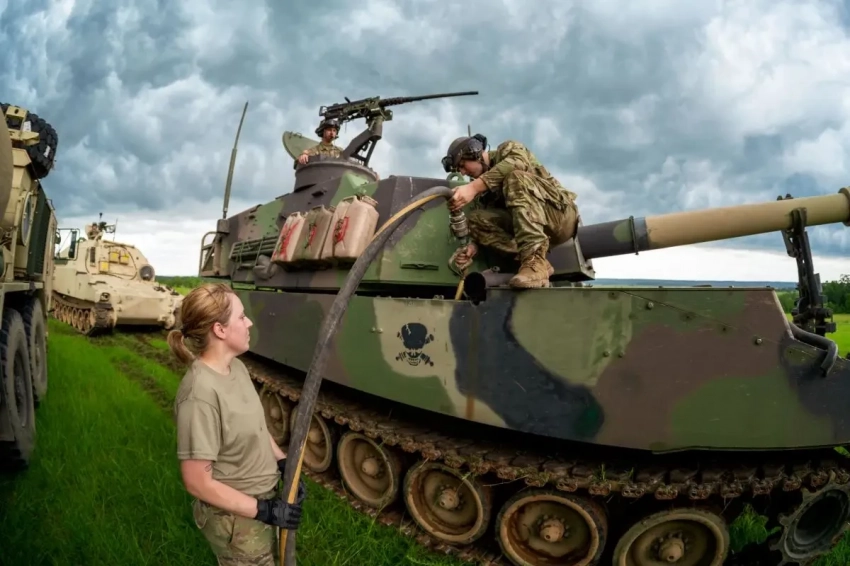 FT: настойчивые вопросы главы Минобороны ФРГ о сроках вывода войск США из Европы раздражают его европейских коллег