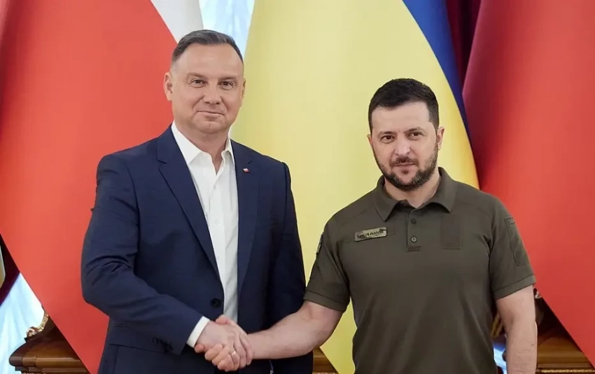 Президент Польши рассказал, что до разговора с ним Зеленский якобы не знал о Волынской трагедии