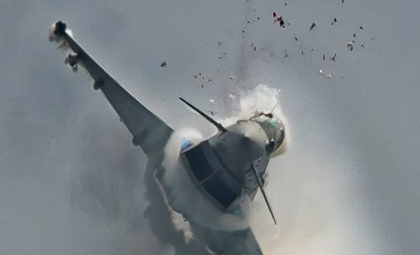 ВВС Испании пришлось объясняться за опасный манёвр F/A-18 во время авиашоу в Хихоне