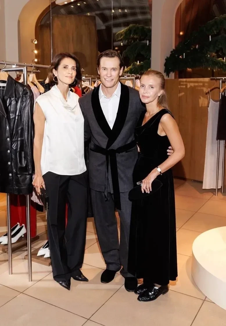 Ксения Соловьёва, Иван Хохлов и сёстры Голомаздины на презентации коллекции 12 Storeez в ГУМе