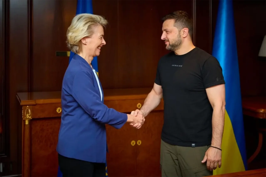 Глава ЕК потребовала право распоряжаться деньгами на восстановление Украины