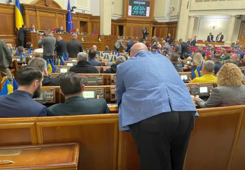 Фракции Зеленского в Раде впервые не хватает голосов для принятия бюджета