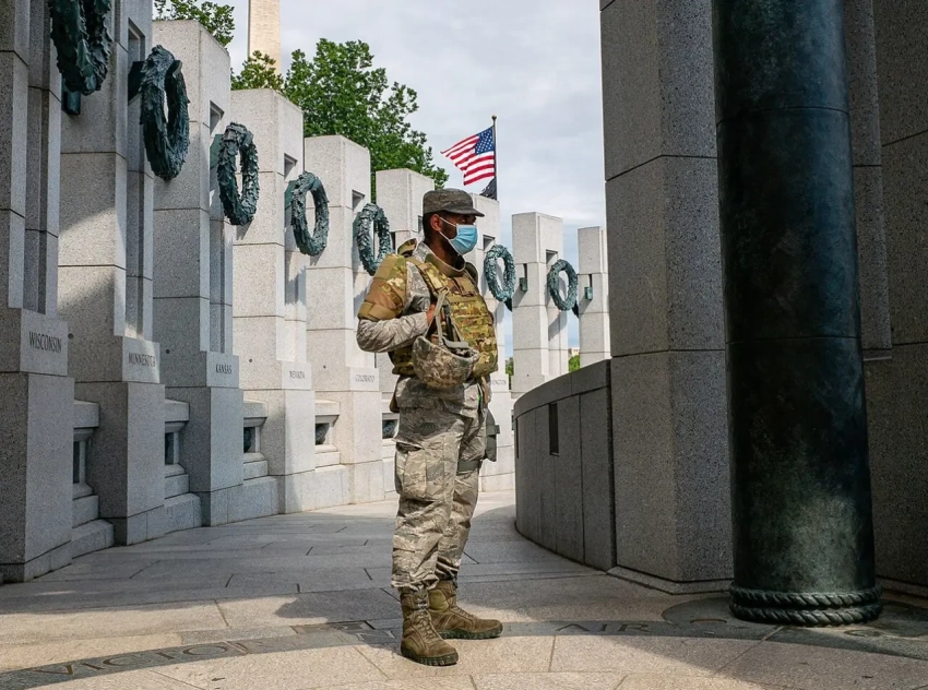 В стрельбе по военным в Вашингтоне подозревают бежавшего за армией США афганца