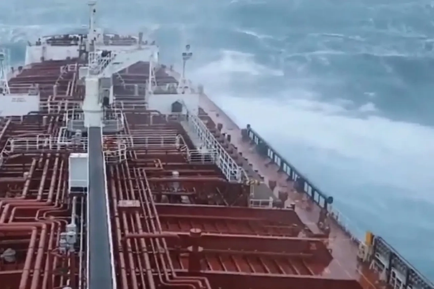 ВСУ повторно атаковали танкер Virat в Чёрном море