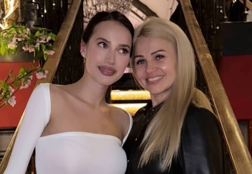 Алина Загитова, Алсу, Ляйсан Утяшева и другие звёзды поделились семейными фото по случаю Дня матери