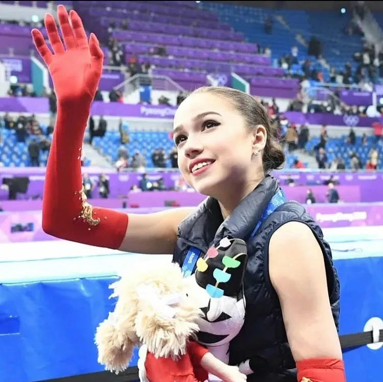 "Посмотри, какая ты жирная". Алина Загитова рассказала об унижениях со стороны тренеров и изменениях во внешности