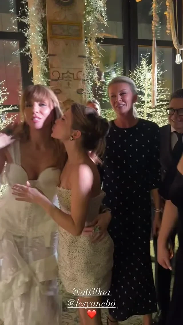 Два платья, трендовый торт и выступление Найка Борзова: Светлана Бондарчук отметила 57-летие с Ксенией Собчак, Оксаной Самойловой, Идой Галич, Викторией Шеляговой и мужем