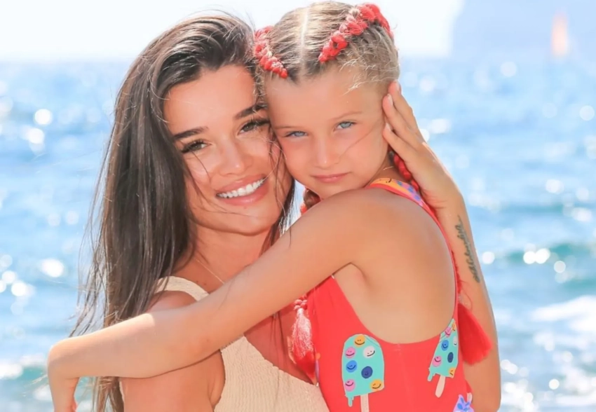 "Полное отсутствие ценностей". Девятилетнюю дочь Ксении Бородиной раскритиковали в сети за ответ на вопрос, на что она потратила бы миллион долларов