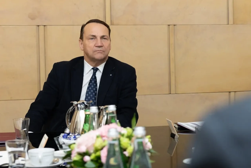 Разбросали собачьи фекалии: «нападение» на консульство Польши в Брюсселе