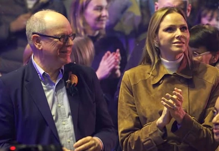 Княгиня Монако Шарлен и князь Альбер II посетили рождественский спектакль