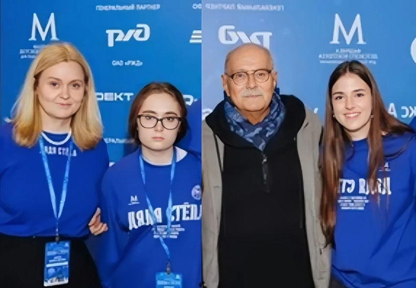 Никита Михалков с женой, дочерьми Анной и Надеждой и внуками посетил премьеру шоу "Дядя Стёпа. Говорят: под Новый год…"