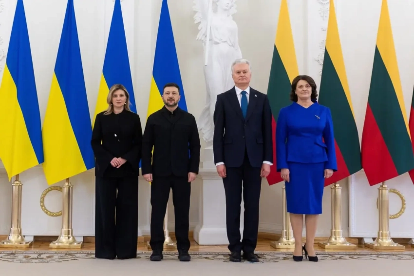 Зеленский отправился в Литву, передумав возвращаться в замерзающий Киев