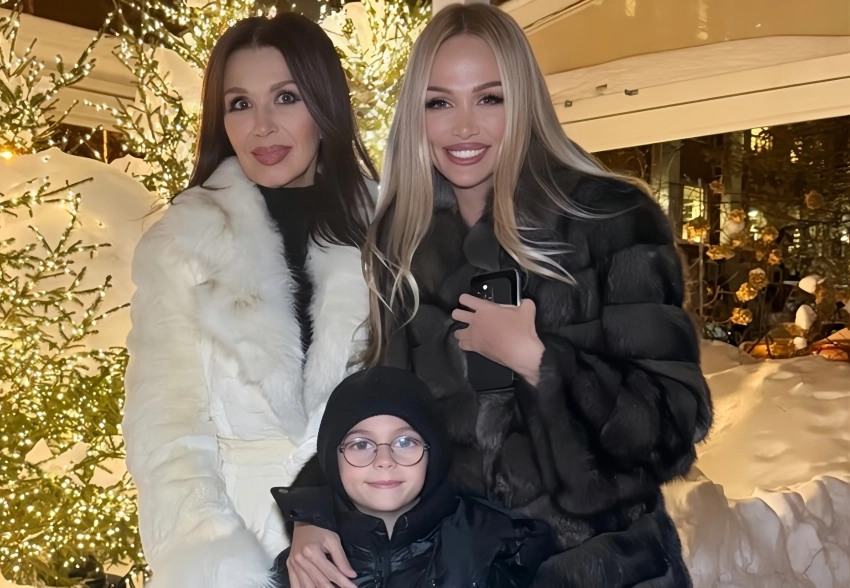 Виктория Лопырёва показала редкое фото с 66-летней матерью и сыном