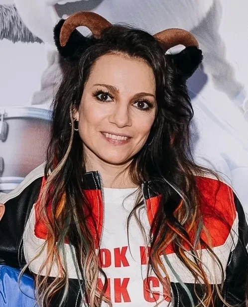 Люся Чеботина, группа "Корни", Светлана Светикова и Алёна Ахмадуллина посетили премьеру в Москве