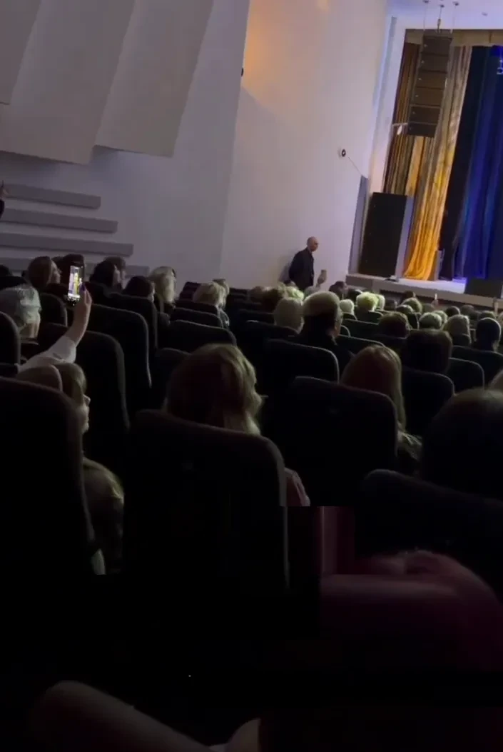 Лариса Долина "выступает при полупустых залах" на фоне "отмены" из-за скандала с квартирой