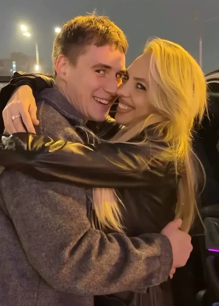 "Главное, не тупой, как ты!". 41-летняя Надежда Сысоева ответила на критику из-за романа с 25-летним блогером