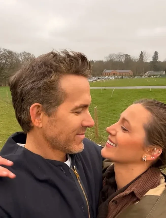 Блейк Лайвли поделилась фото из отпуска с мужем Райаном Рейнольдсом на фоне конфликта с Джастином Бальдони