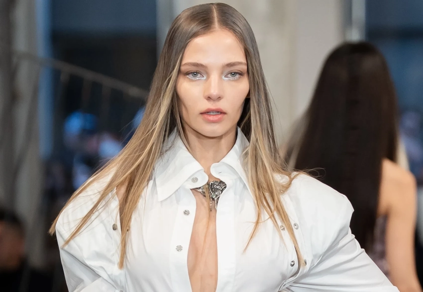 Неделя моды в Париже: Алеся Кафельникова вышла на подиум на показе Weinsanto
