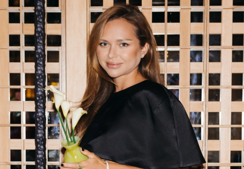 Евгения Медведева с женихом, Стеша Маликова, Елена Летучая и Артемий Лебедев на открытии ресторана Motto Azabu